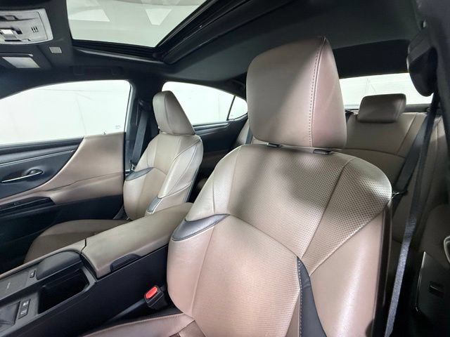 Certified 2022 Lexus ES 300h w/ Premium Package FWD image 17