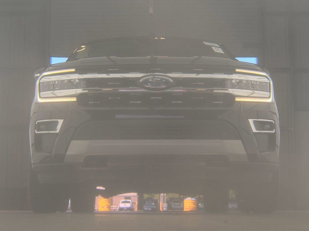 Used 2023 Ford Expedition Limited image 4