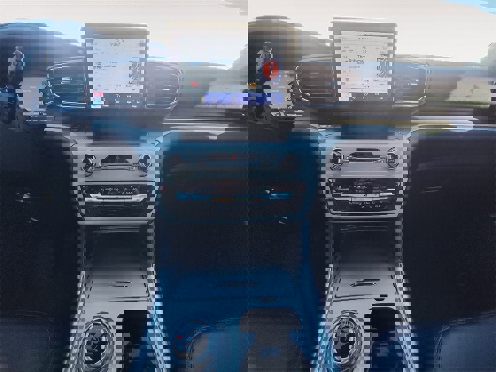 Used 2023 Ford Explorer XLT w/ Equipment Group 202A image 11