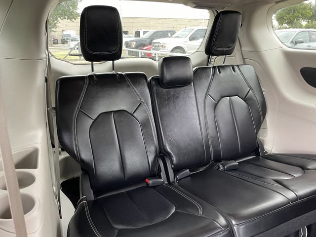 Used 2023 Chrysler Pacifica Touring-L FWD image 28