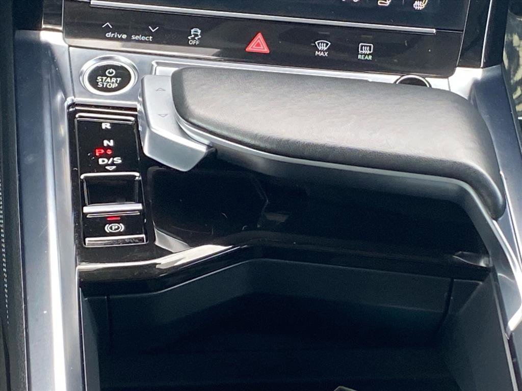 Used 2023 Audi e-tron Premium Plus w/ Premium Plus Package image 9