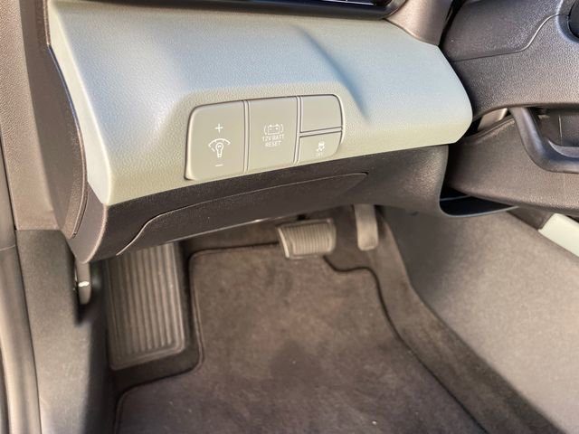 Used 2024 Hyundai Elantra Limited image 25