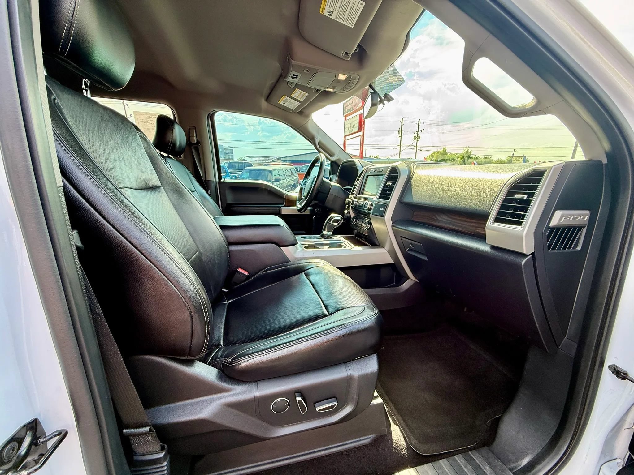 Used 2017 Ford F150 Lariat AWD/4WD image 17