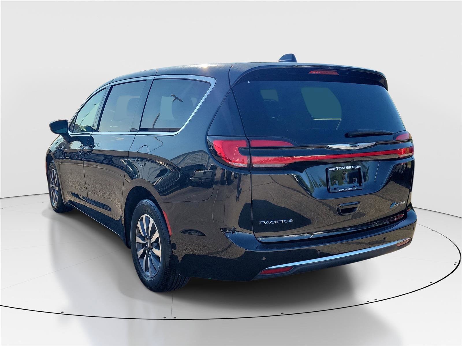 Used 2023 Chrysler Pacifica Touring-L image 3