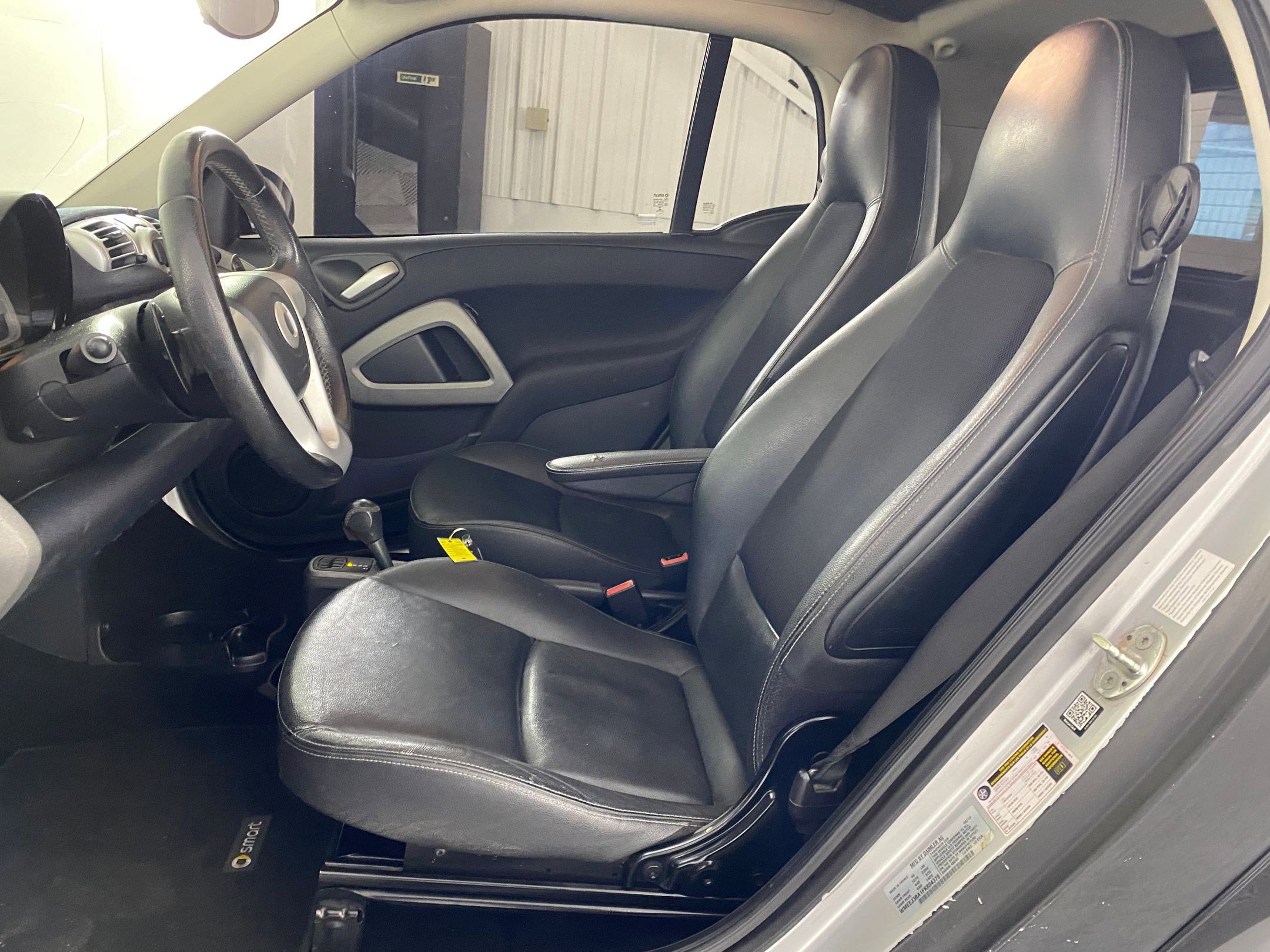 Used 2015 smart fortwo passion image 5