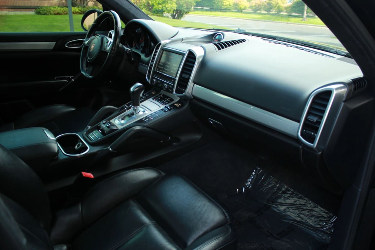 Used 2014 Porsche Cayenne GTS AWD/4WD image 22