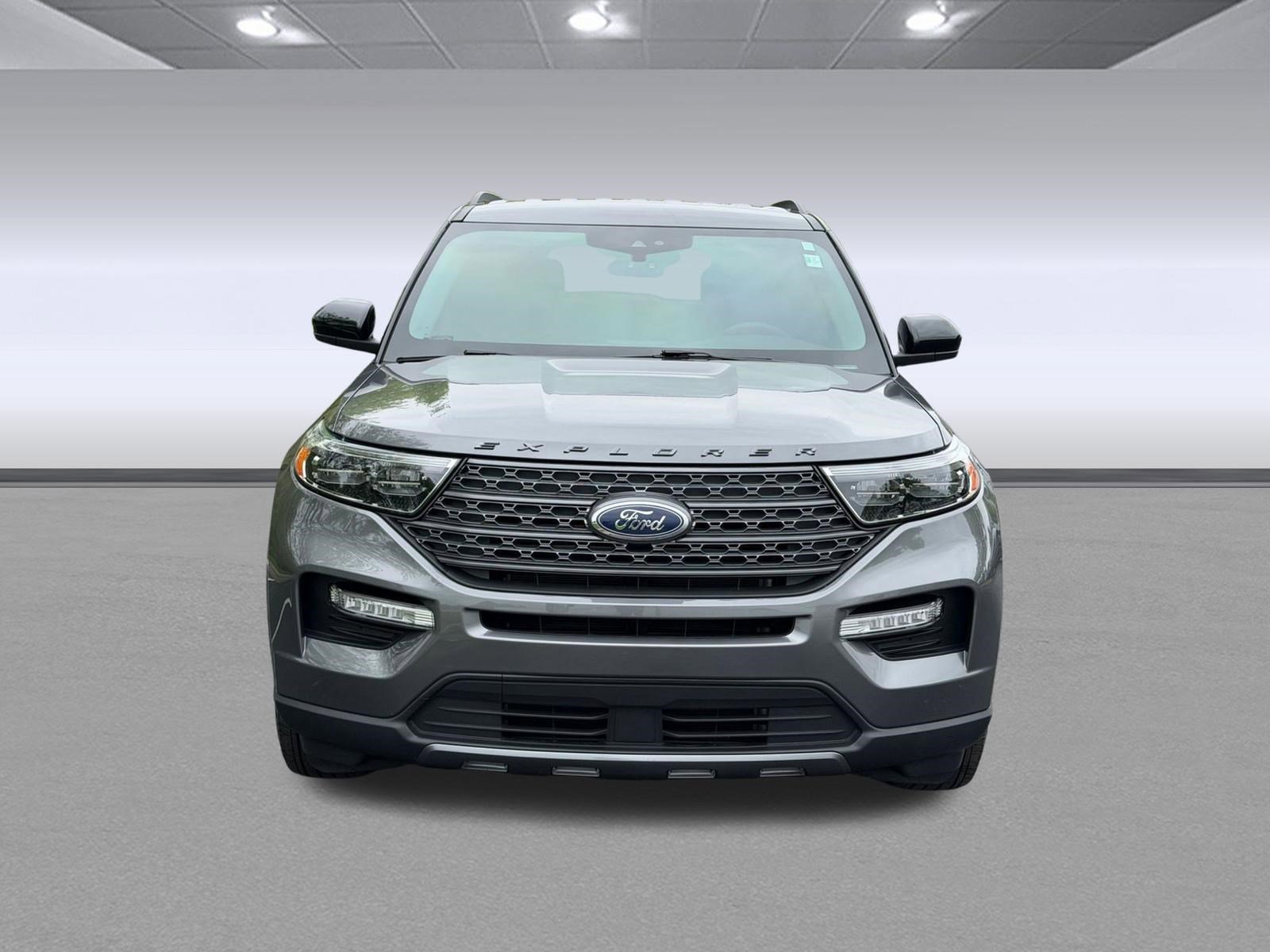 Used 2023 Ford Explorer XLT w/ Equipment Group 202A AWD/4WD image 5