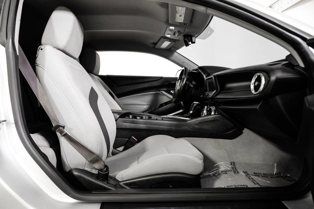 Used 2017 Chevrolet Camaro LT image 31