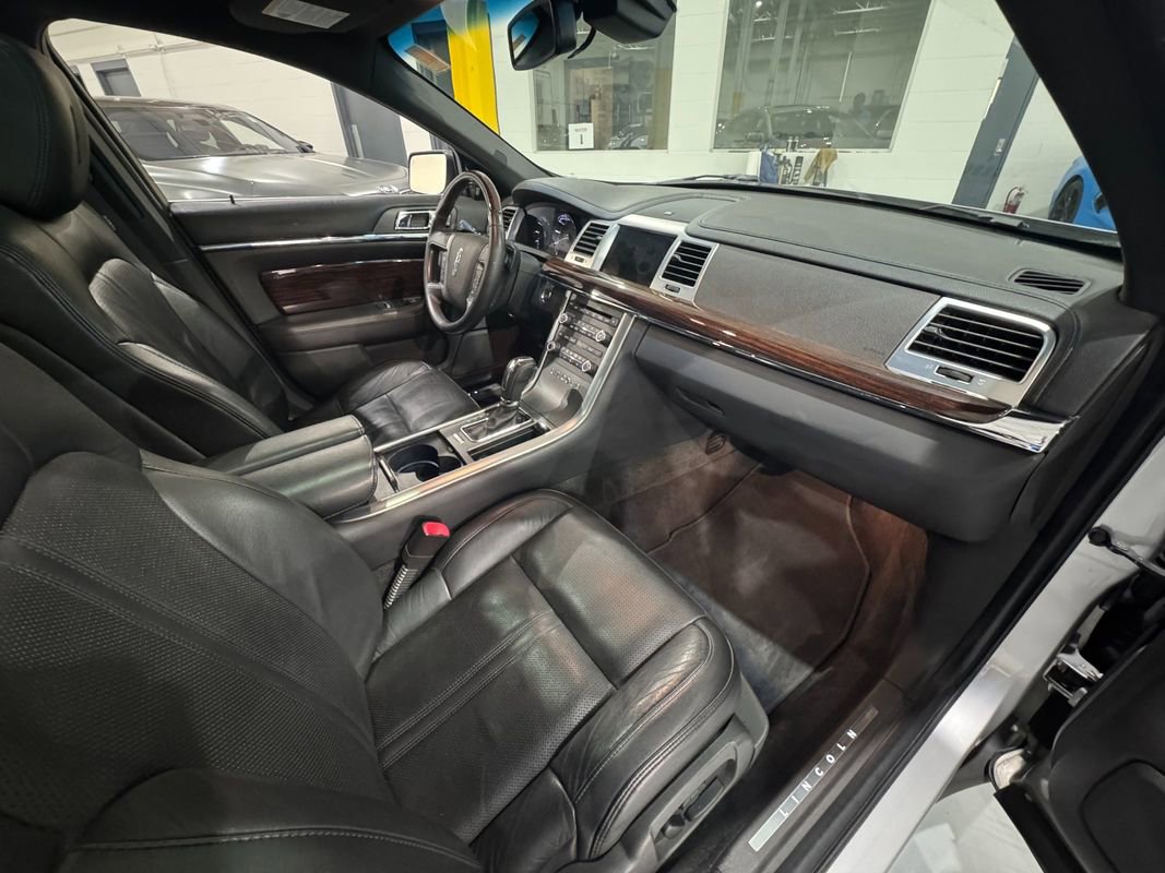 Used 2012 Lincoln MKS AWD image 40