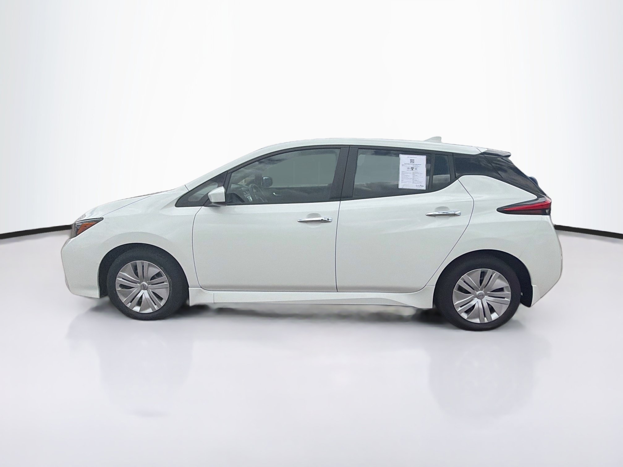 Used 2025 Nissan Leaf S FWD image 4