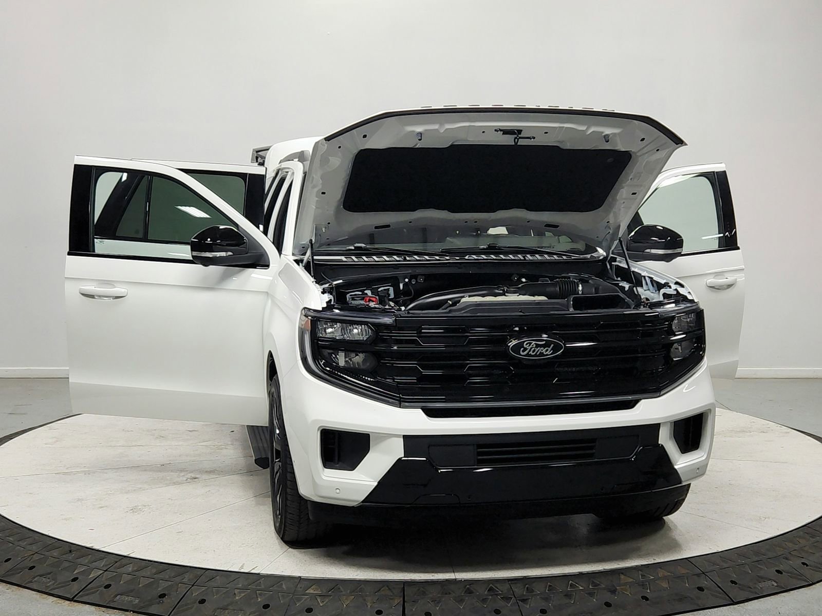 Used 2025 Ford Expedition Platinum w/ Stealth Appearance Package image 10