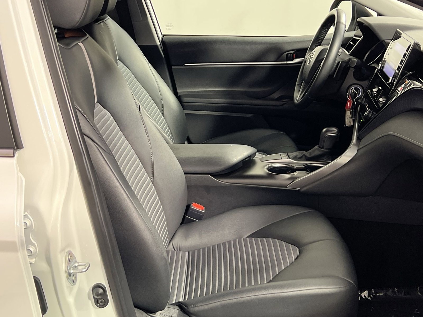 Used 2024 Toyota Camry SE image 28