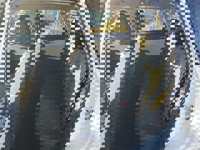 Certified 2025 Volkswagen Taos SE w/ Panoramic Sunroof Package image 11