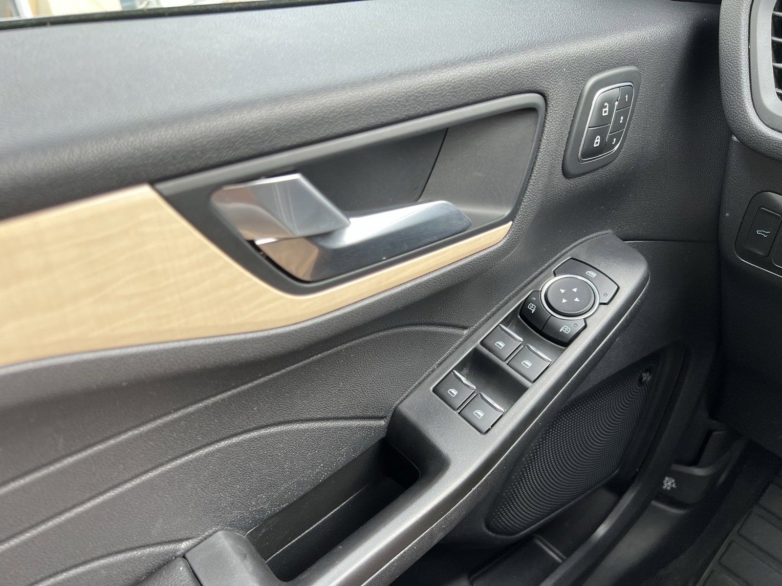 Used 2021 Ford Escape Titanium w/ Titanium Elite Package image 19