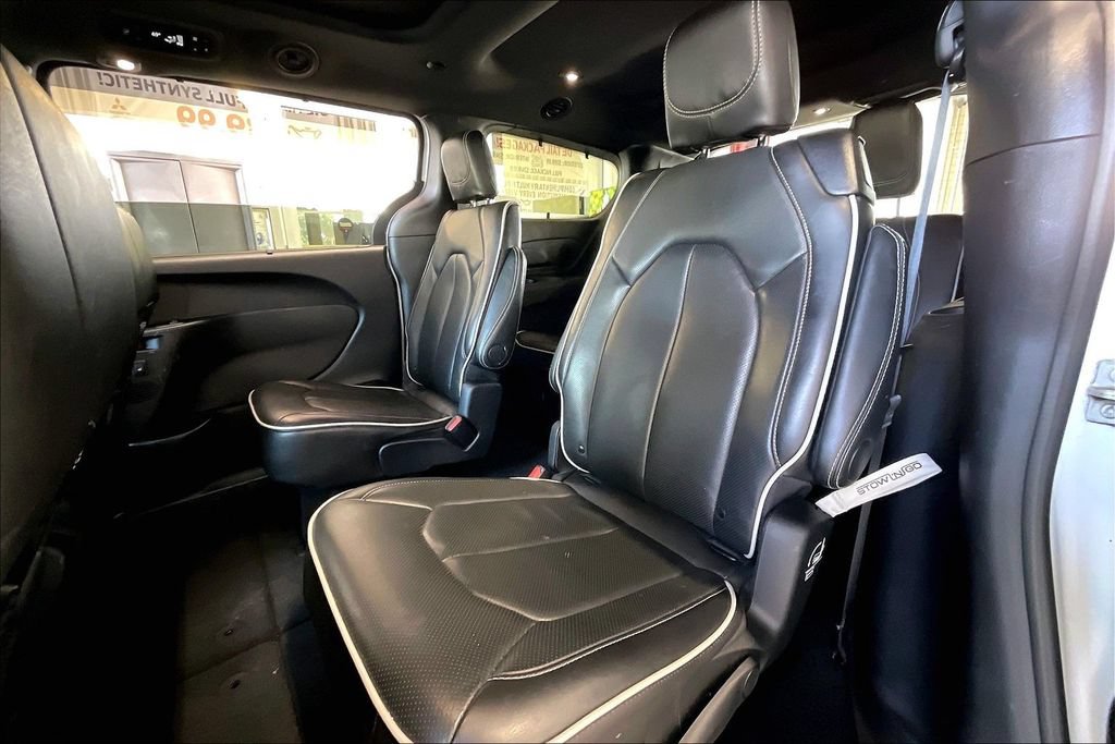 Used 2025 Chrysler Pacifica Limited FWD image 14