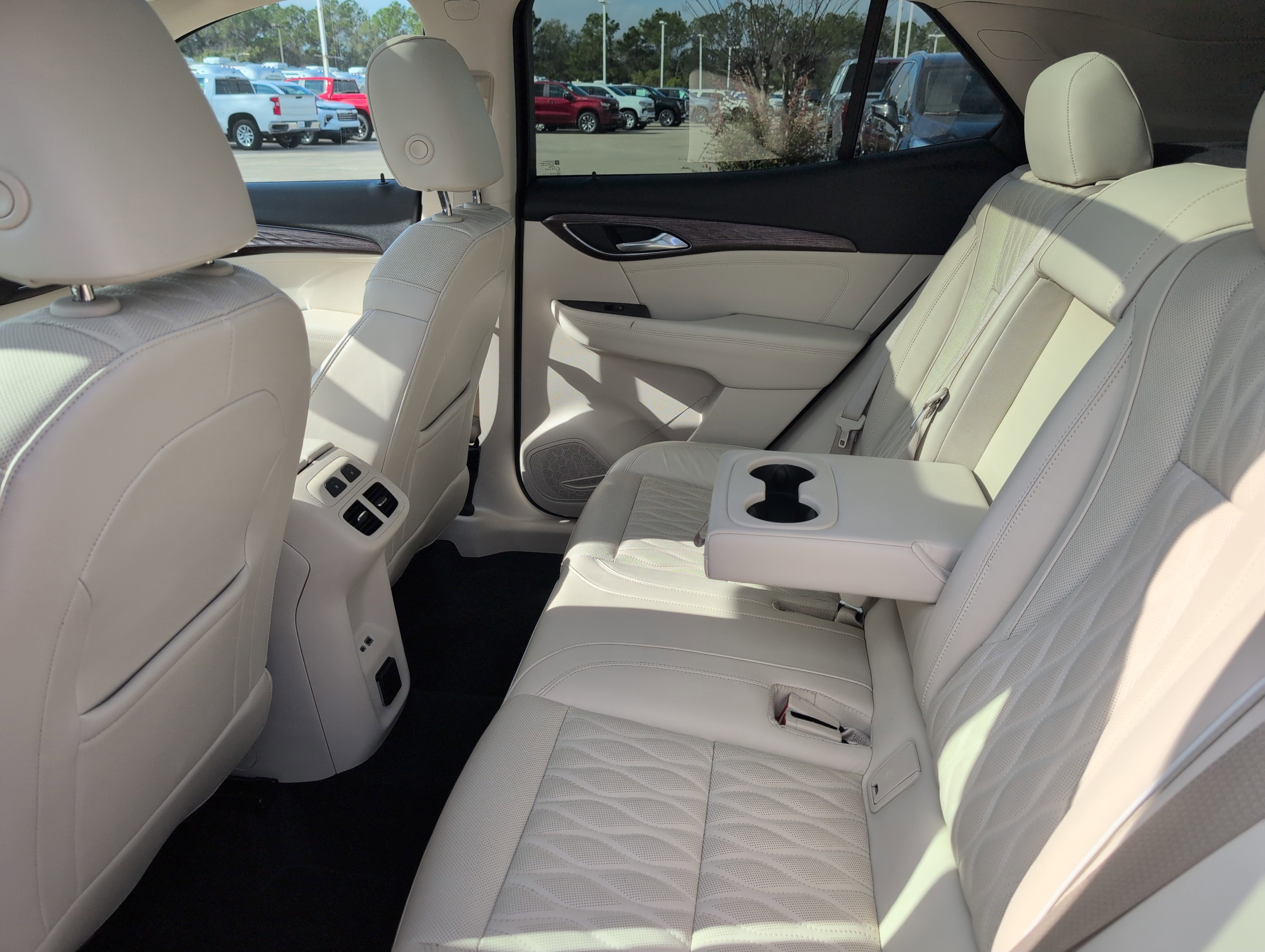 Used 2021 Buick Envision Avenir w/ Technology Package II image 33