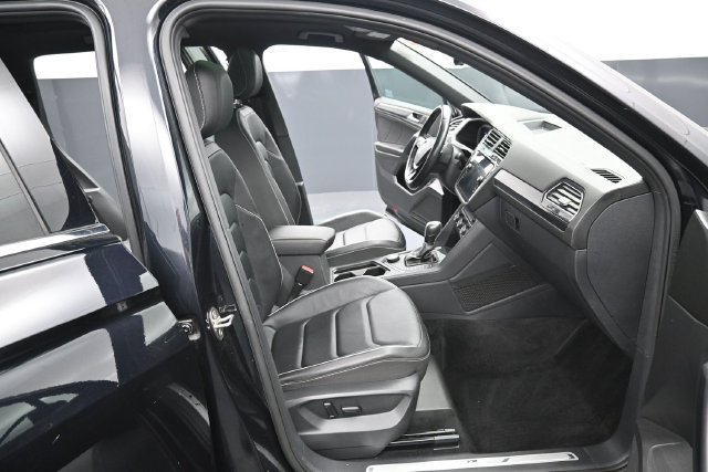 Used 2021 Volkswagen Tiguan SEL Premium R-Line AWD/4WD image 36