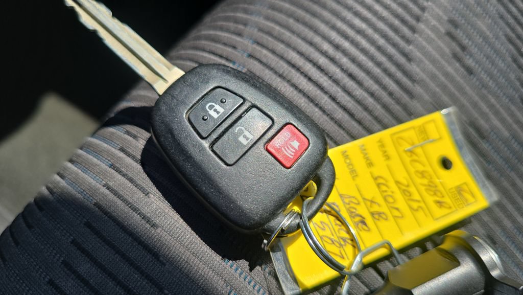 Used 2015 Scion xB FWD image 30