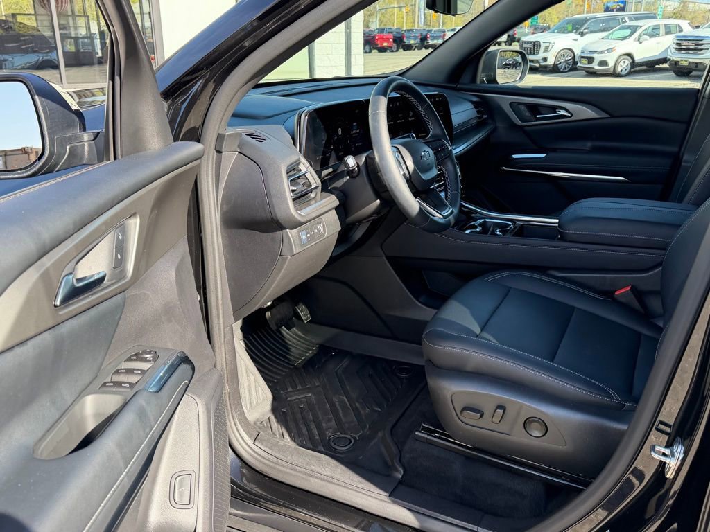 Used 2026 Chevrolet Traverse LT w/ Midnight/Sport Edition AWD/4WD image 32