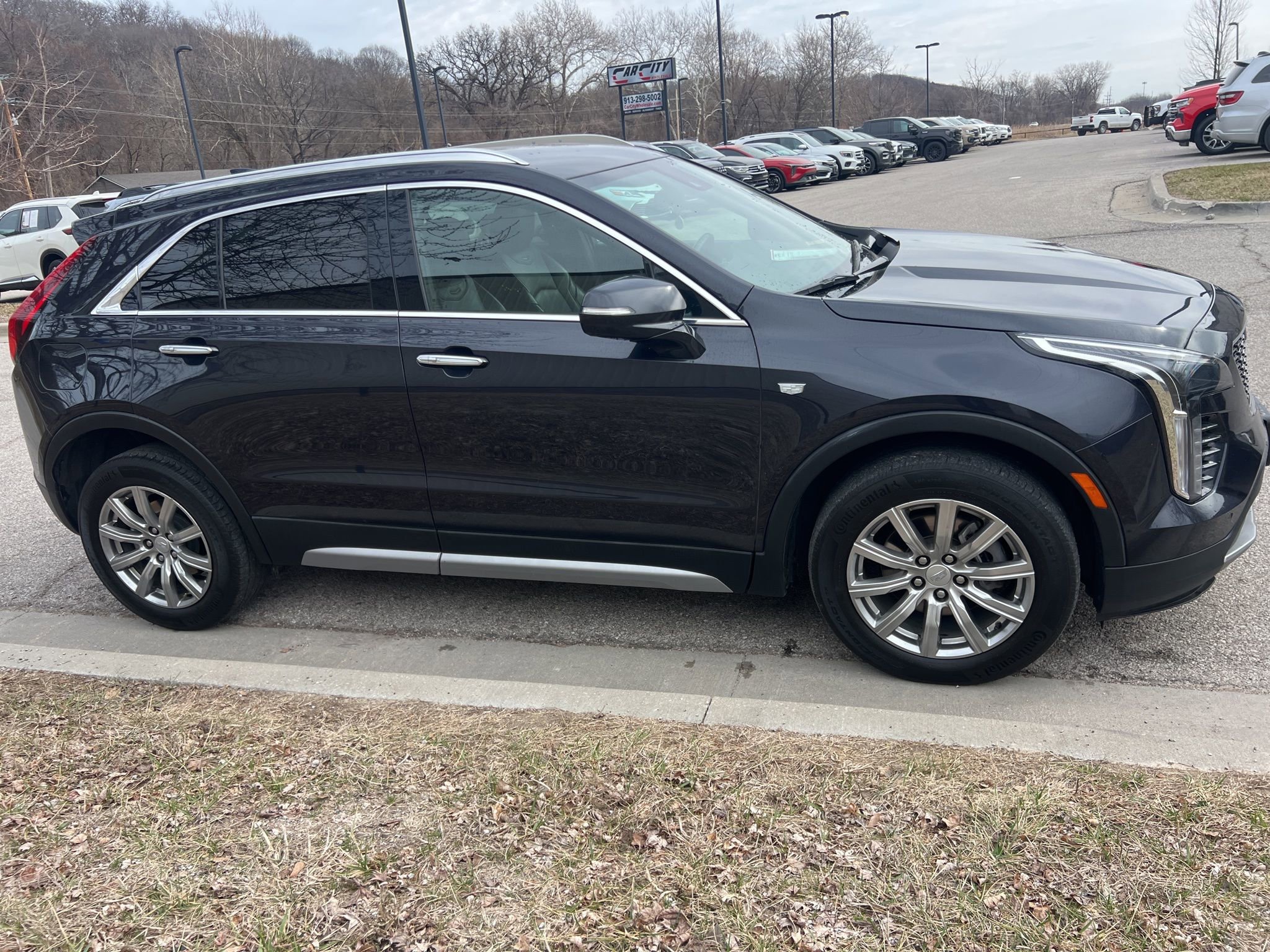 Used 2023 Cadillac XT4 Premium Luxury image 4