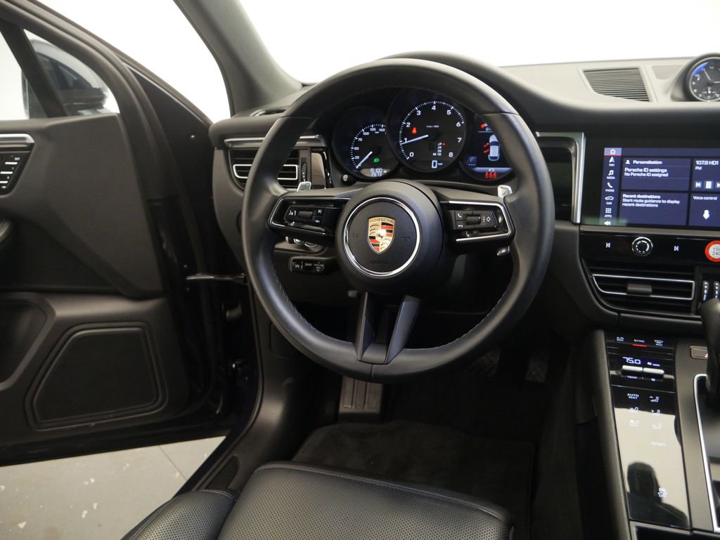 Certified 2023 Porsche Macan image 31