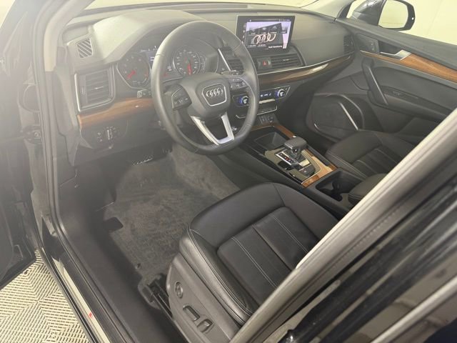 Used 2023 Audi Q5 2.0T Premium w/ Convenience Package image 10