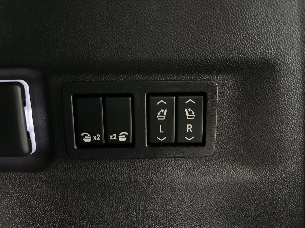 Used 2021 Chevrolet Suburban Premier w/ Premium Package AWD/4WD image 40