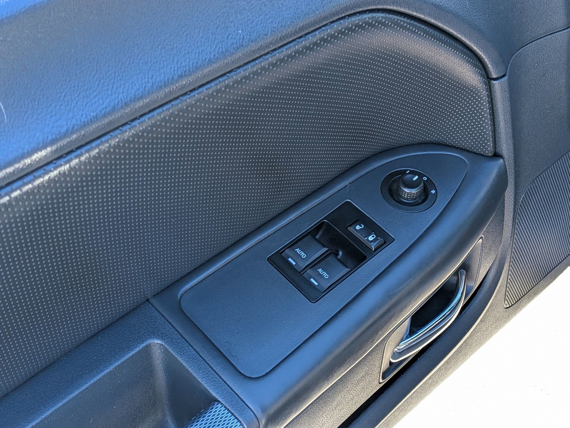 Used 2013 Dodge Challenger R/T image 9