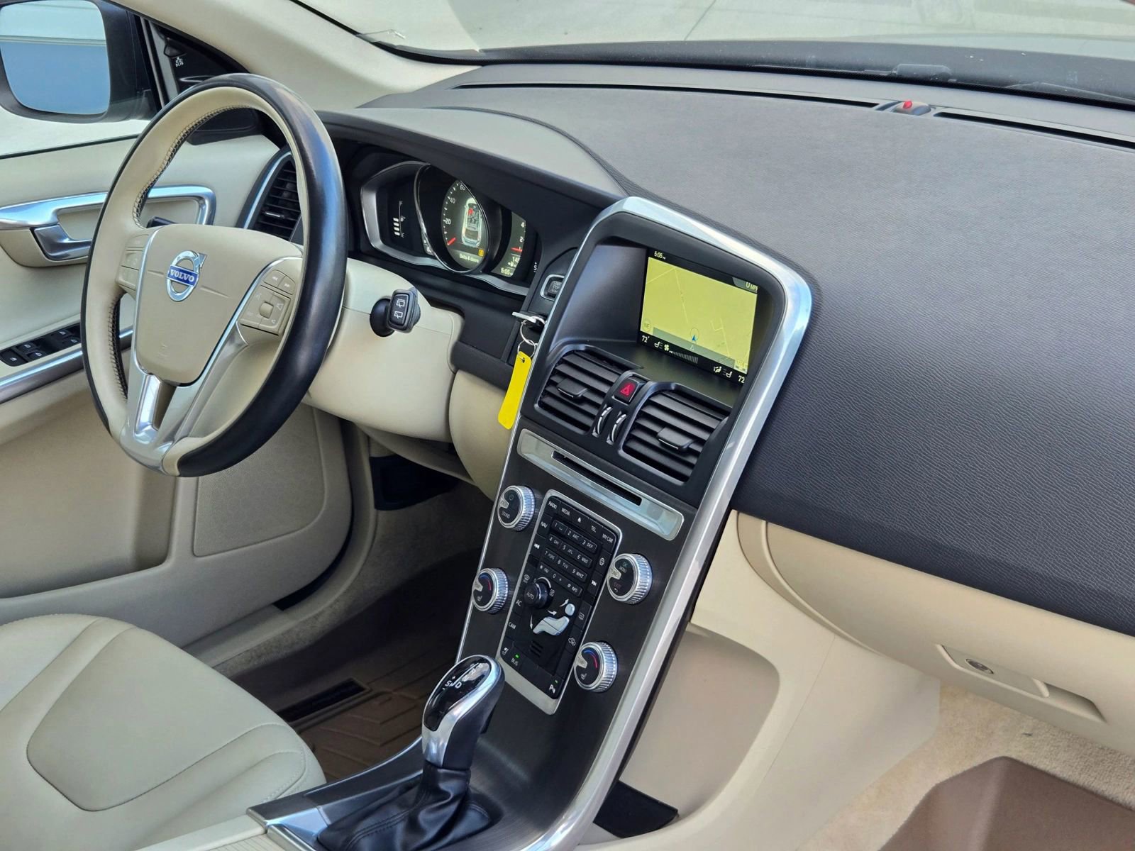 Used 2015 Volvo XC60 T5 image 23