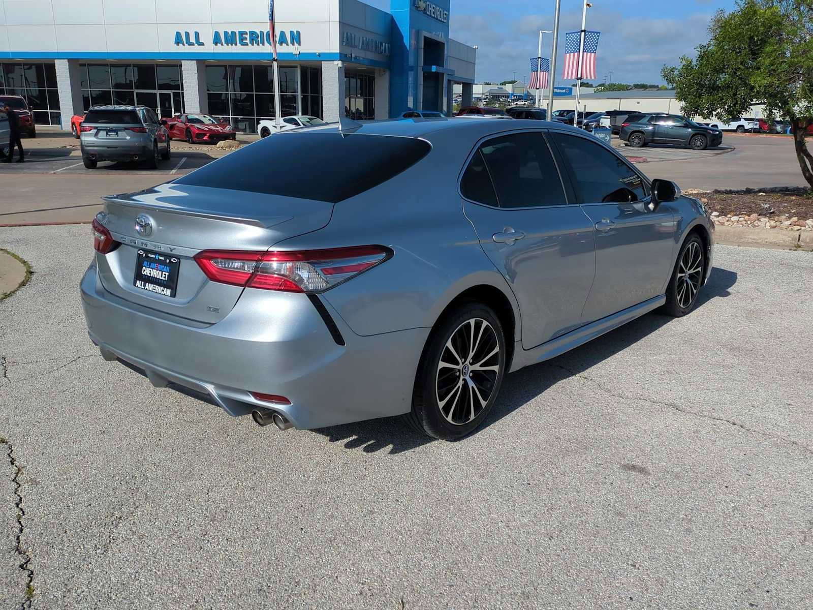 Used 2019 Toyota Camry SE FWD image 8