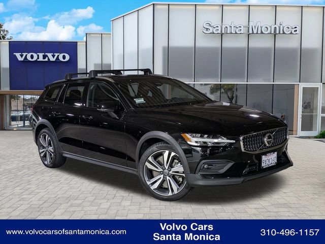 New 2026 Volvo V60 B5 Cross Country Plus w/ Climate Package
