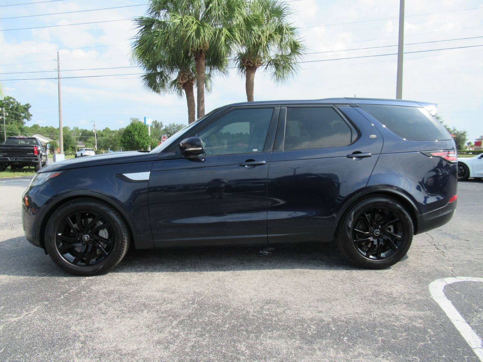 Used 2018 Land Rover Discovery HSE AWD/4WD image 2