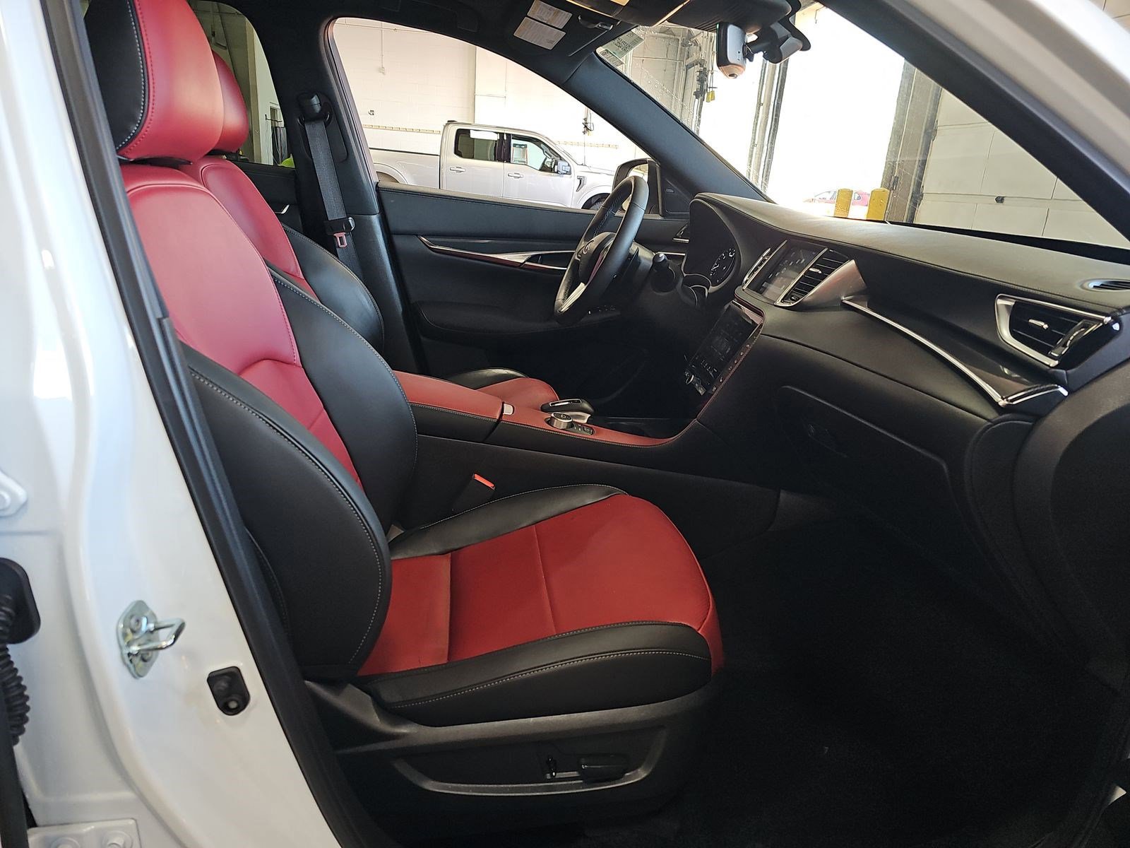 Used 2024 INFINITI QX50 Sport AWD/4WD image 11