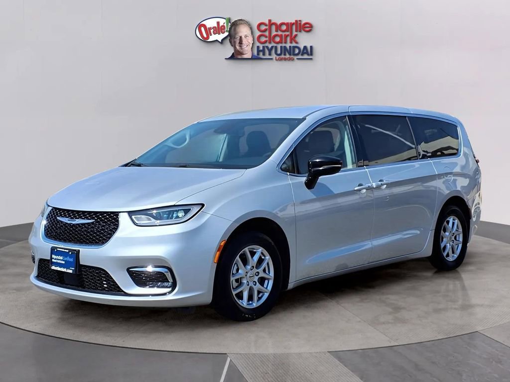 Used 2024 Chrysler Pacifica Touring-L video 1