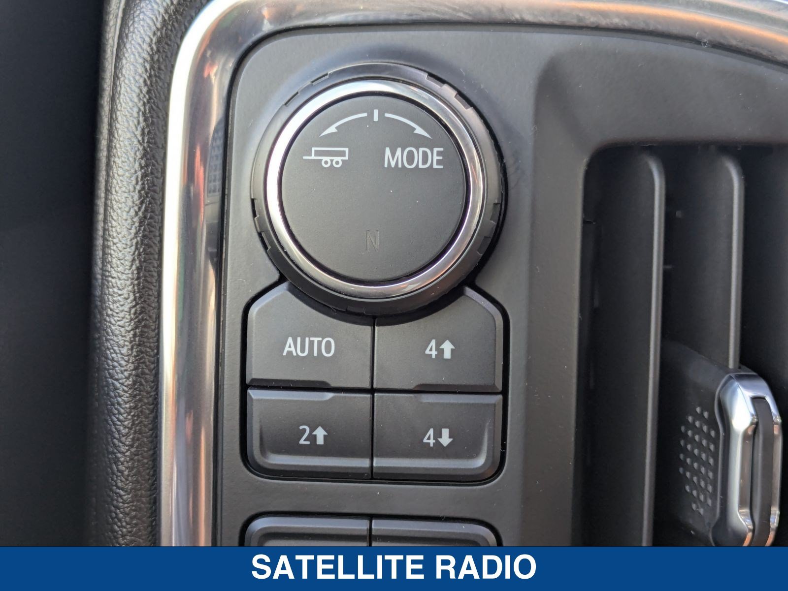 Used 2020 Chevrolet Silverado 1500 High Country w/ Technology Package AWD/4WD image 34