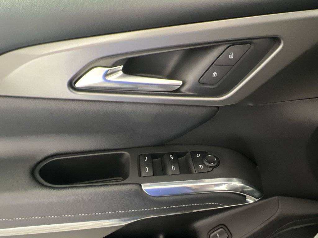 Certified 2025 Chevrolet Traverse LT w/ Sun and Wheel Package image 24