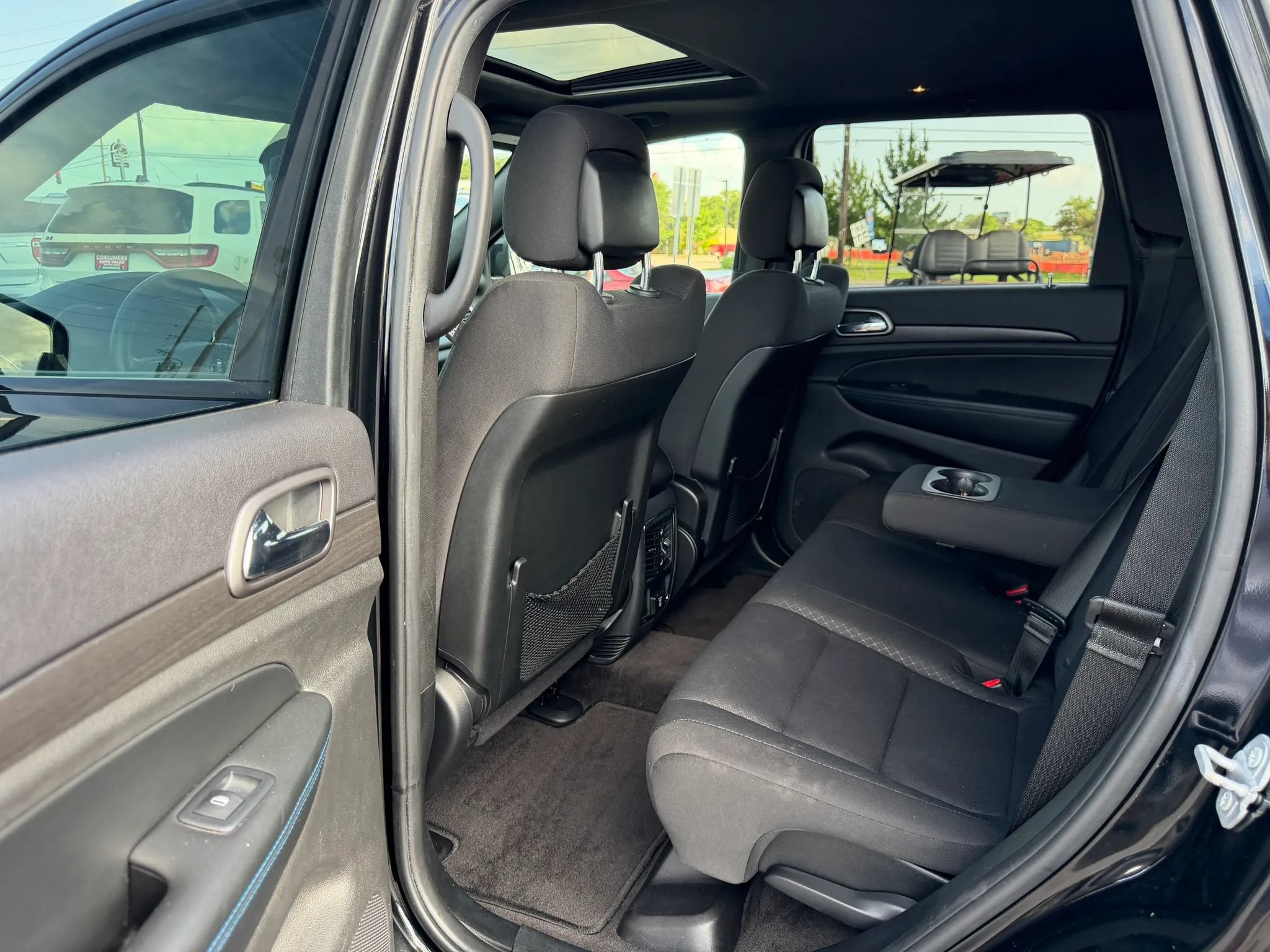 Used 2018 Jeep Grand Cherokee Laredo AWD/4WD image 7