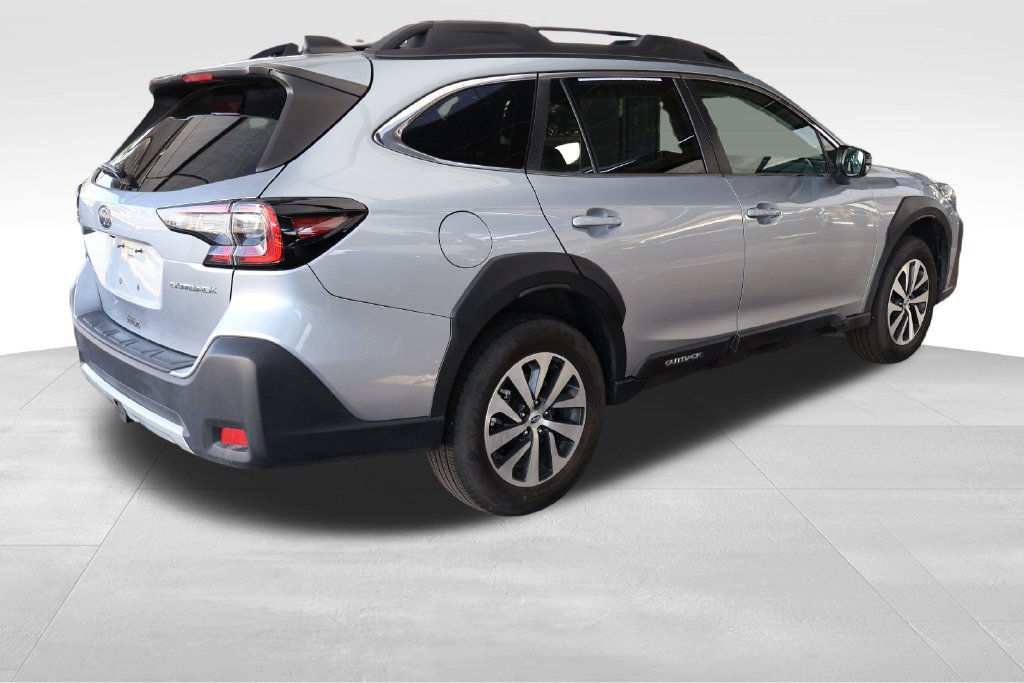 Used 2024 Subaru Outback Premium AWD/4WD image 18