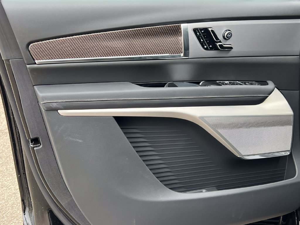 New 2027 Cadillac Vistiq Sport w/ LPO, Floor Liner Package AWD/4WD image 12