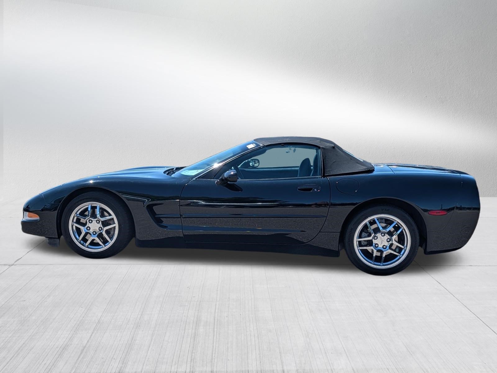 Used 2002 Chevrolet Corvette Convertible w/ Preferred Equipment Group2 RWD image 4