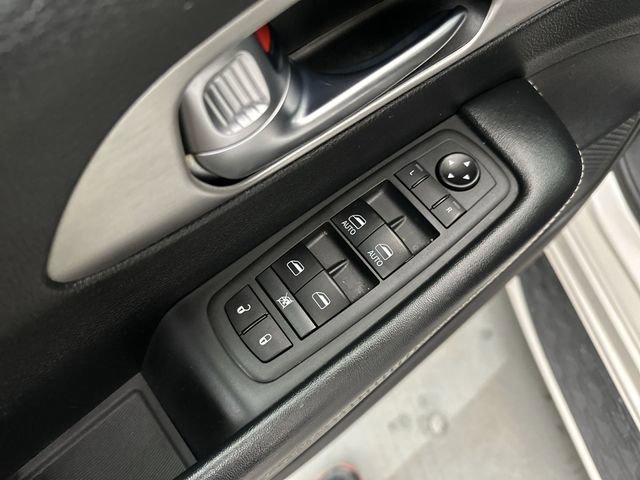 Used 2020 Chrysler Pacifica Touring-L image 20