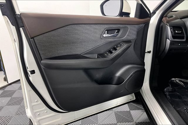 Used 2023 Nissan Rogue SV AWD/4WD image 25