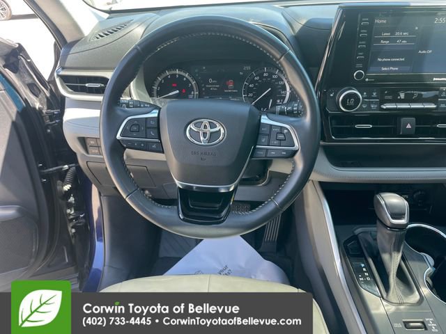 Used 2021 Toyota Highlander XLE AWD/4WD image 21