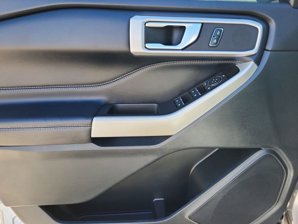 Used 2022 Ford Explorer XLT w/ Equipment Group 202A image 10