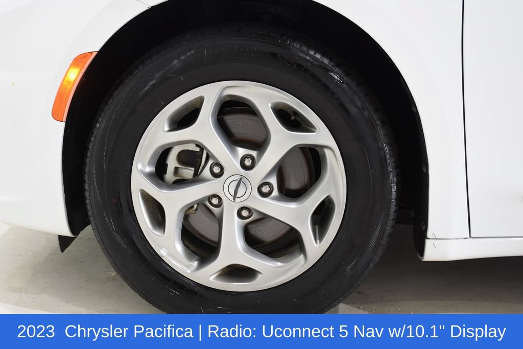 Used 2023 Chrysler Pacifica Limited FWD image 6