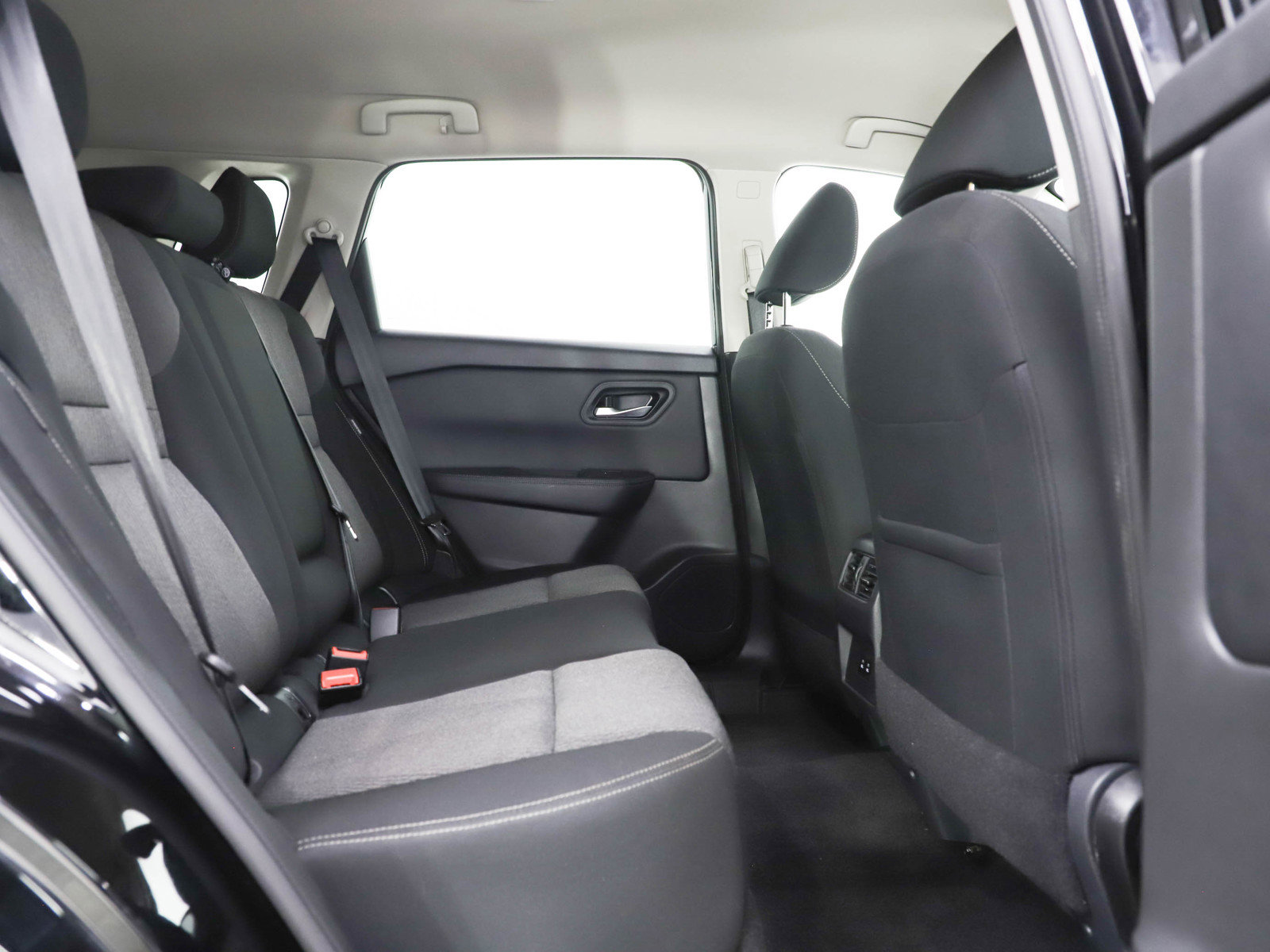 Used 2025 Nissan Rogue SV image 12