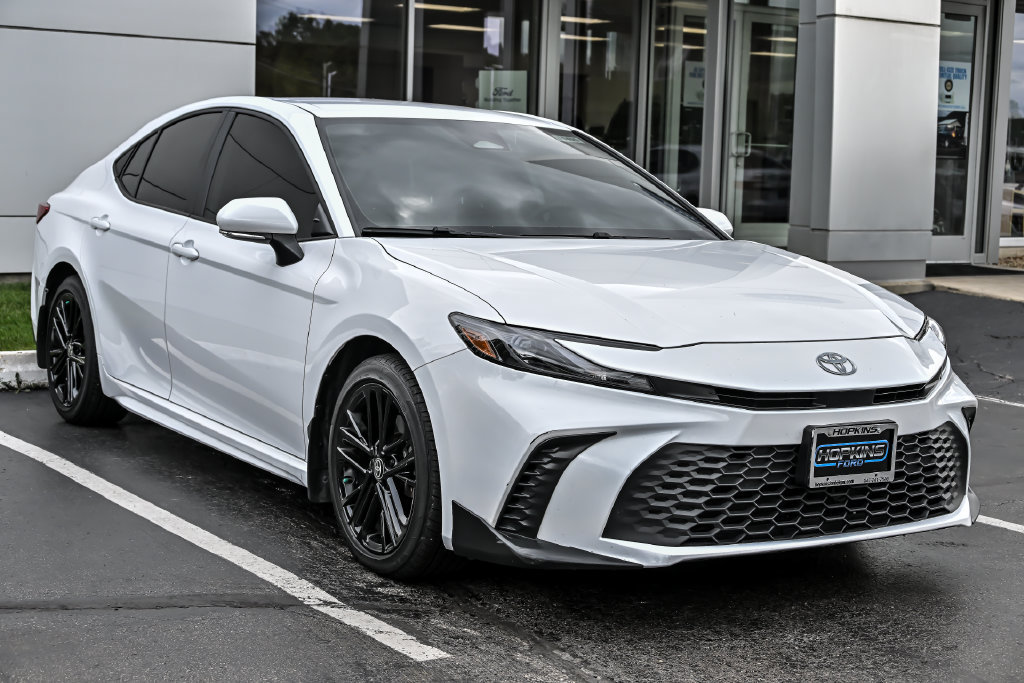 Used 2026 Toyota Camry SE FWD image 9