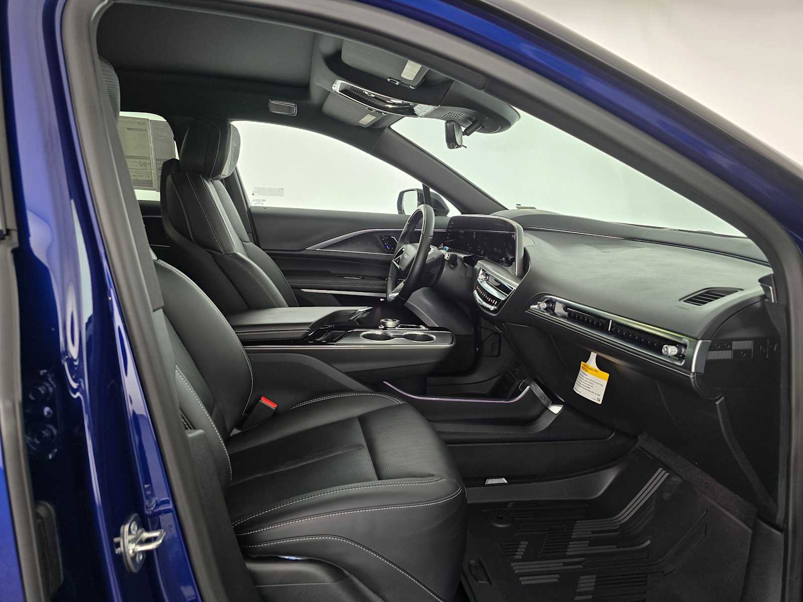 New 2026 Cadillac Lyriq V w/ LPO, Floor Liner Package AWD/4WD image 10