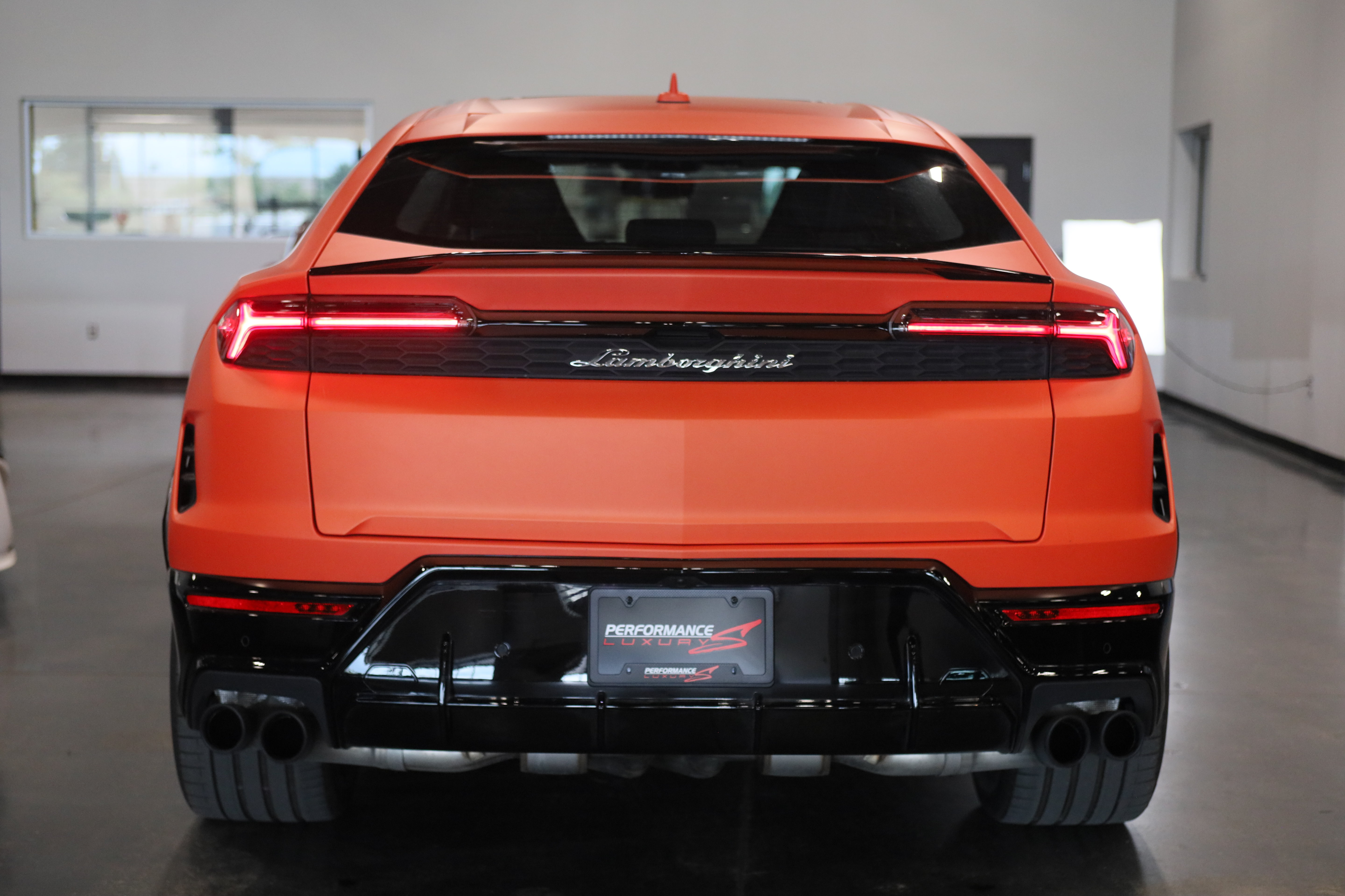 Used 2025 Lamborghini Urus SE AWD/4WD image 5