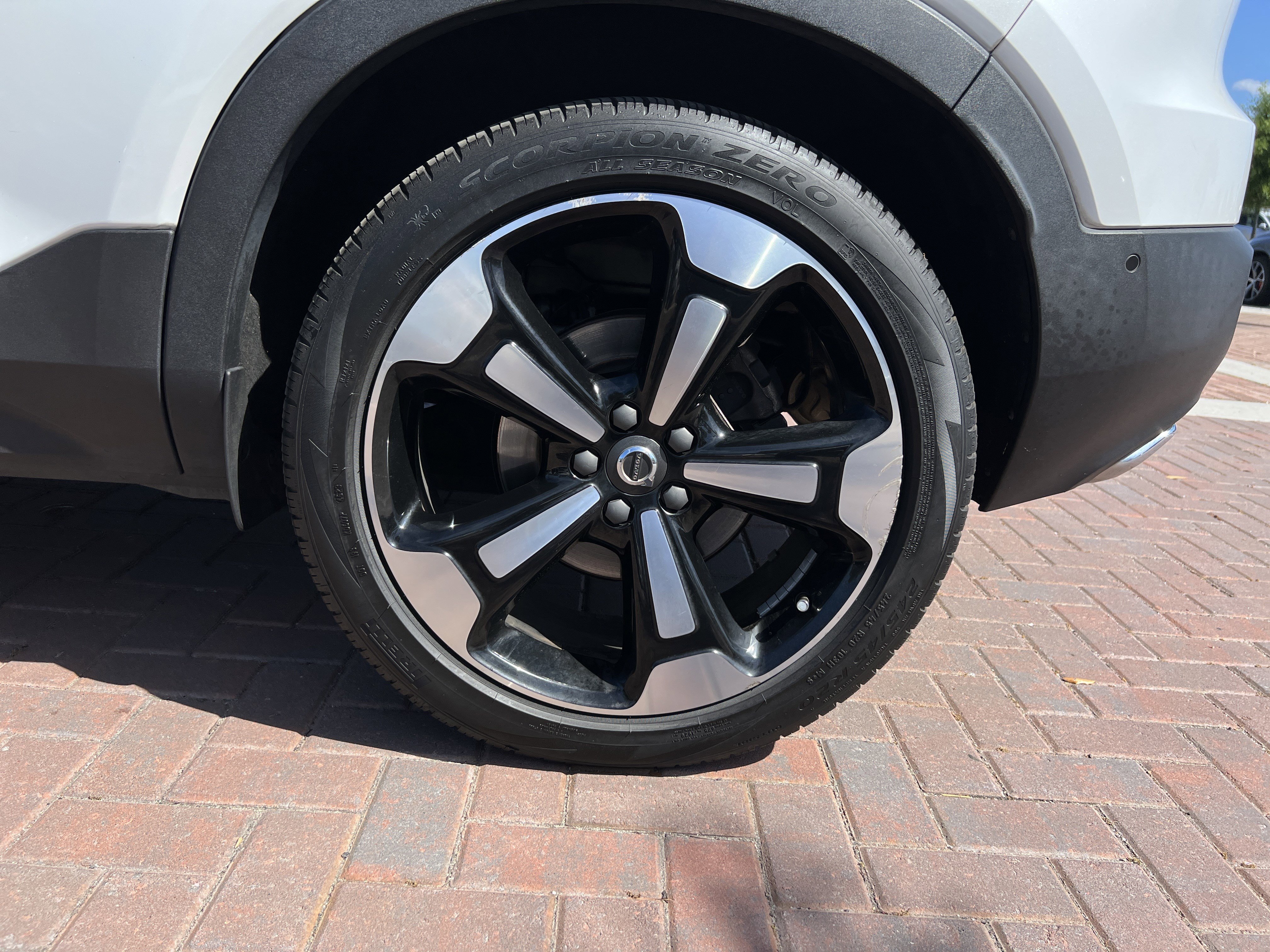 Used 2019 Volvo XC40 T5 Inscription image 13